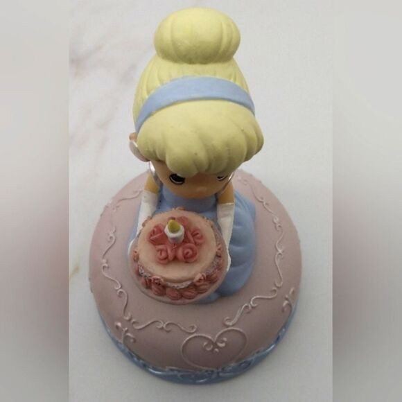 Precious Moments Walt Disney
Musical Birthday Cinderella - Picture 7 of 7